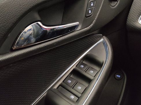 Used 2018 Chevrolet Cruze LT w/ Convenience Package FWD image 27