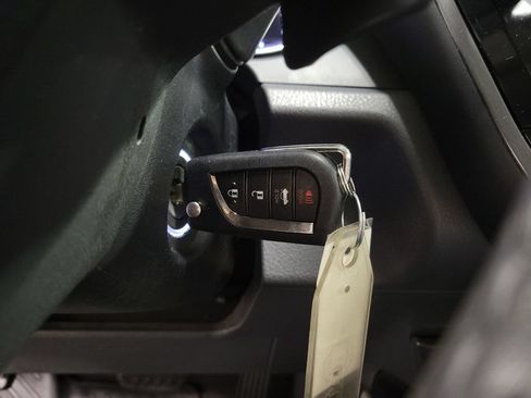 Used 2020 Toyota Camry SE FWD image 17