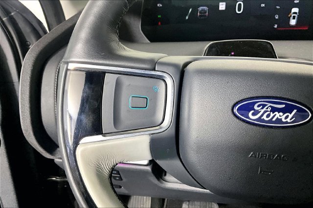Used 2025 Ford Expedition Platinum w/ Driver's Package AWD/4WD image 19