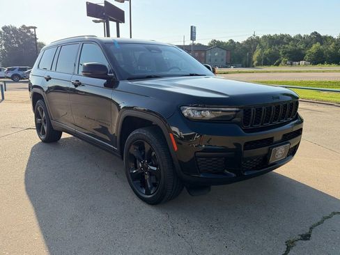 Used 2023 Jeep Grand Cherokee L Laredo AWD/4WD image 5