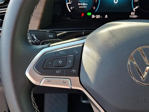 Used 2025 Volkswagen Atlas SE image 22