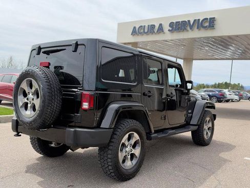 Used 2018 Jeep Wrangler Unlimited Sahara w/ Connectivity Group AWD/4WD image 5
