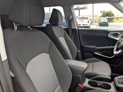 Used 2025 Kia Soul LX FWD image 25