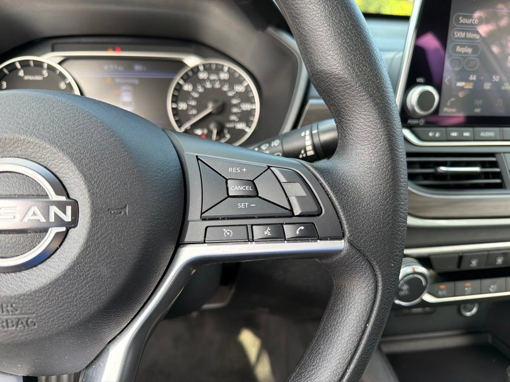 Used 2025 Nissan Altima 2.5 SV FWD image 17