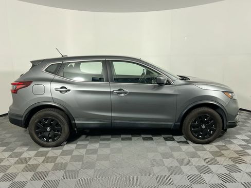 Used 2020 Nissan Rogue Sport S image 2