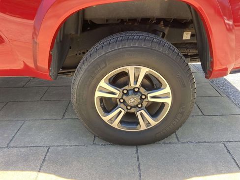 Used 2016 Toyota Tacoma TRD Sport w/ Towing Package RWD image 9