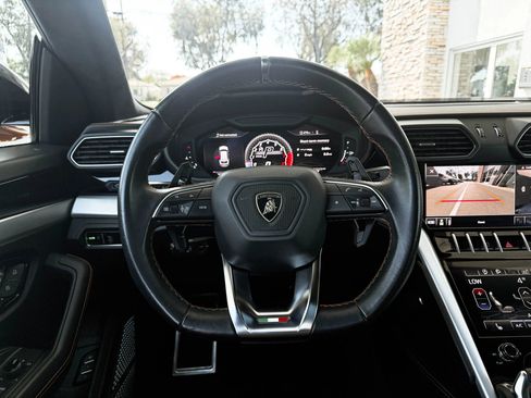 Used 2021 Lamborghini Urus AWD/4WD image 18