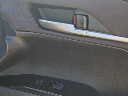 Used 2025 Toyota Camry SE image 13
