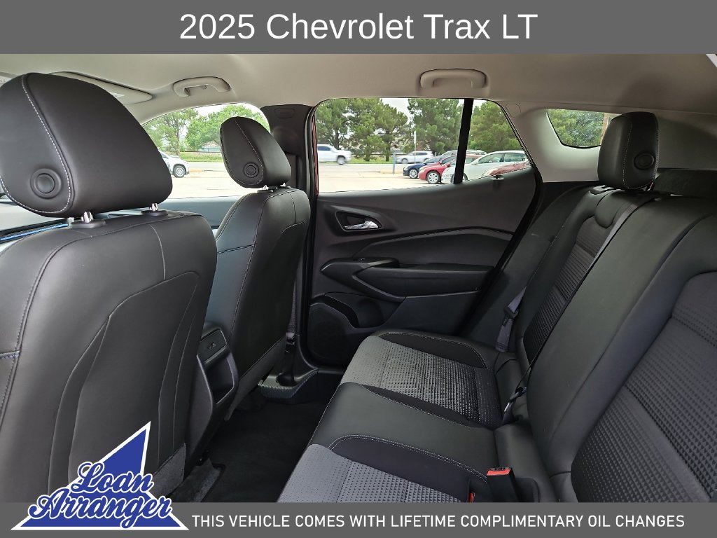 Used 2025 Chevrolet Trax LT FWD image 19