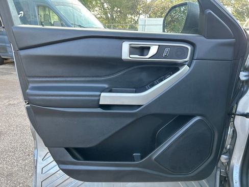 Used 2023 Ford Explorer XLT w/ Equipment Group 202A image 9
