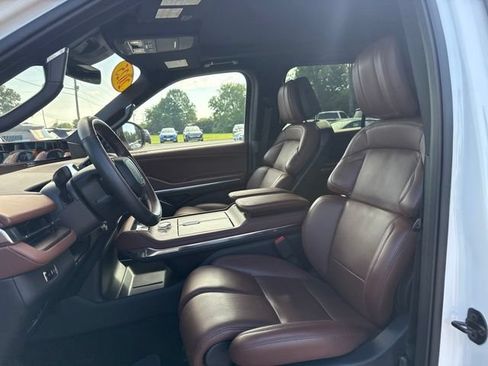 Used 2025 Lincoln Navigator L Reserve AWD/4WD image 32