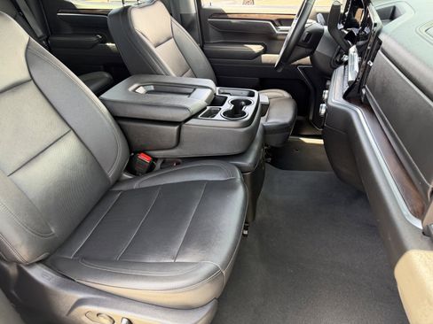 Certified 2025 GMC Sierra 1500 SLT image 10