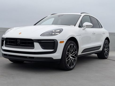 Certified 2024 Porsche Macan AWD/4WD image 1
