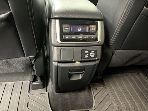 Used 2024 Subaru Ascent Limited image 11