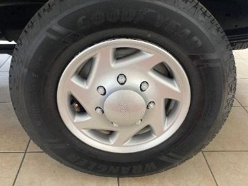 Used 2014 Ford E-250 and Econoline 250 w/ Power Group image 29