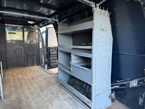 Used 2011 Chevrolet Express 2500 Extended image 13