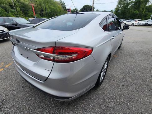 Used 2017 Ford Fusion SE FWD image 5