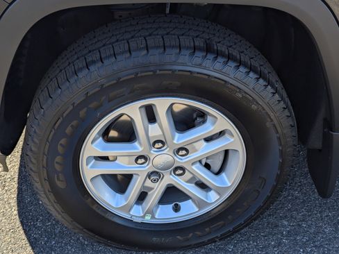 New 2025 Jeep Grand Cherokee Laredo w/ Luxury Tech Group I image 7