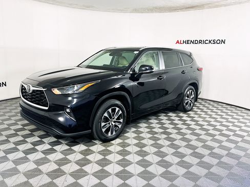 Used 2024 Toyota Highlander XLE image 7