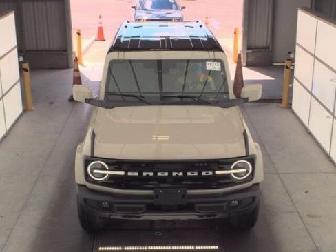Used 2025 Ford Bronco Outer Banks AWD/4WD image 2