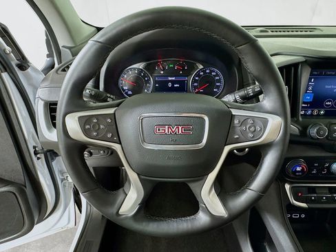Used 2024 GMC Terrain SLT image 9