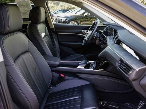 Used 2024 Audi Q8 e-tron Premium Plus AWD/4WD image 17
