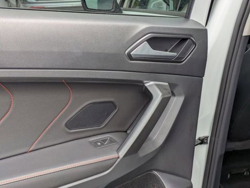 Used 2024 Volkswagen Tiguan SE image 20