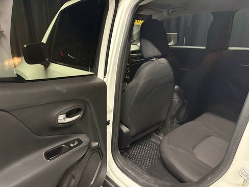 Used 2023 Jeep Renegade Latitude AWD/4WD image 22