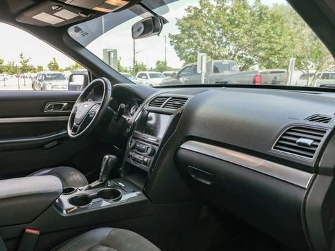 Used 2018 Ford Explorer XLT w/ Equipment Group 202A image 12