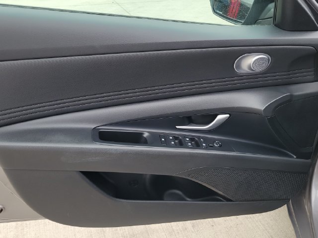 Used 2025 Hyundai Elantra SEL FWD image 10
