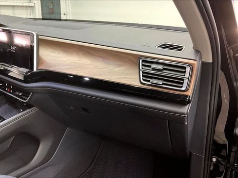 New 2026 Volkswagen Atlas SE image 28