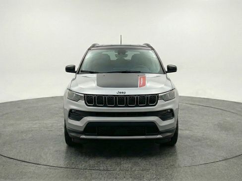 Used 2025 Jeep Compass Trailhawk image 2