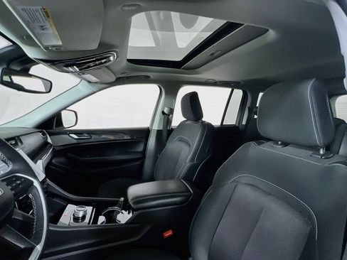 Used 2023 Jeep Grand Cherokee Laredo w/ Luxury Tech Group I AWD/4WD image 21