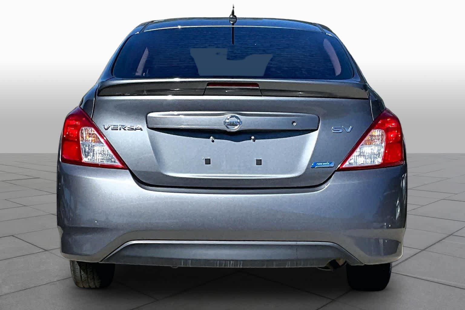 Used 2016 Nissan Versa SV FWD image 5