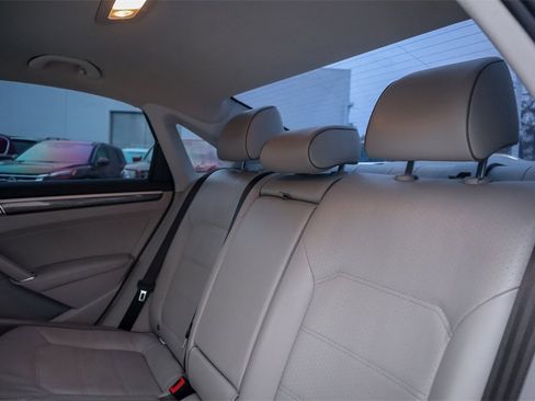 Used 2018 Volkswagen Passat 2.0T SE image 30