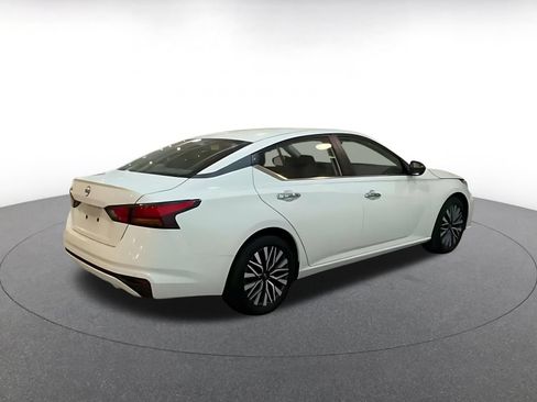Used 2025 Nissan Altima 2.5 SV FWD image 15