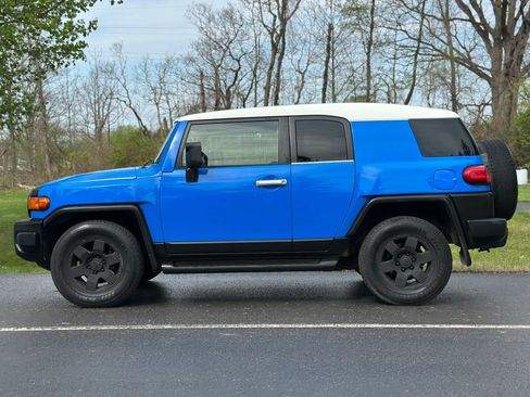 Used 2007 Toyota FJ Cruiser 2WD image 8
