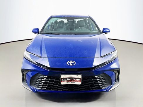 Used 2025 Toyota Camry SE image 2