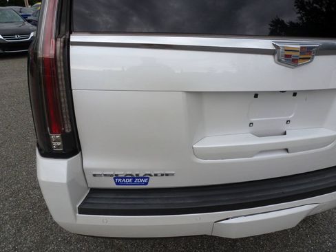 Used 2016 Cadillac Escalade Premium AWD/4WD image 13