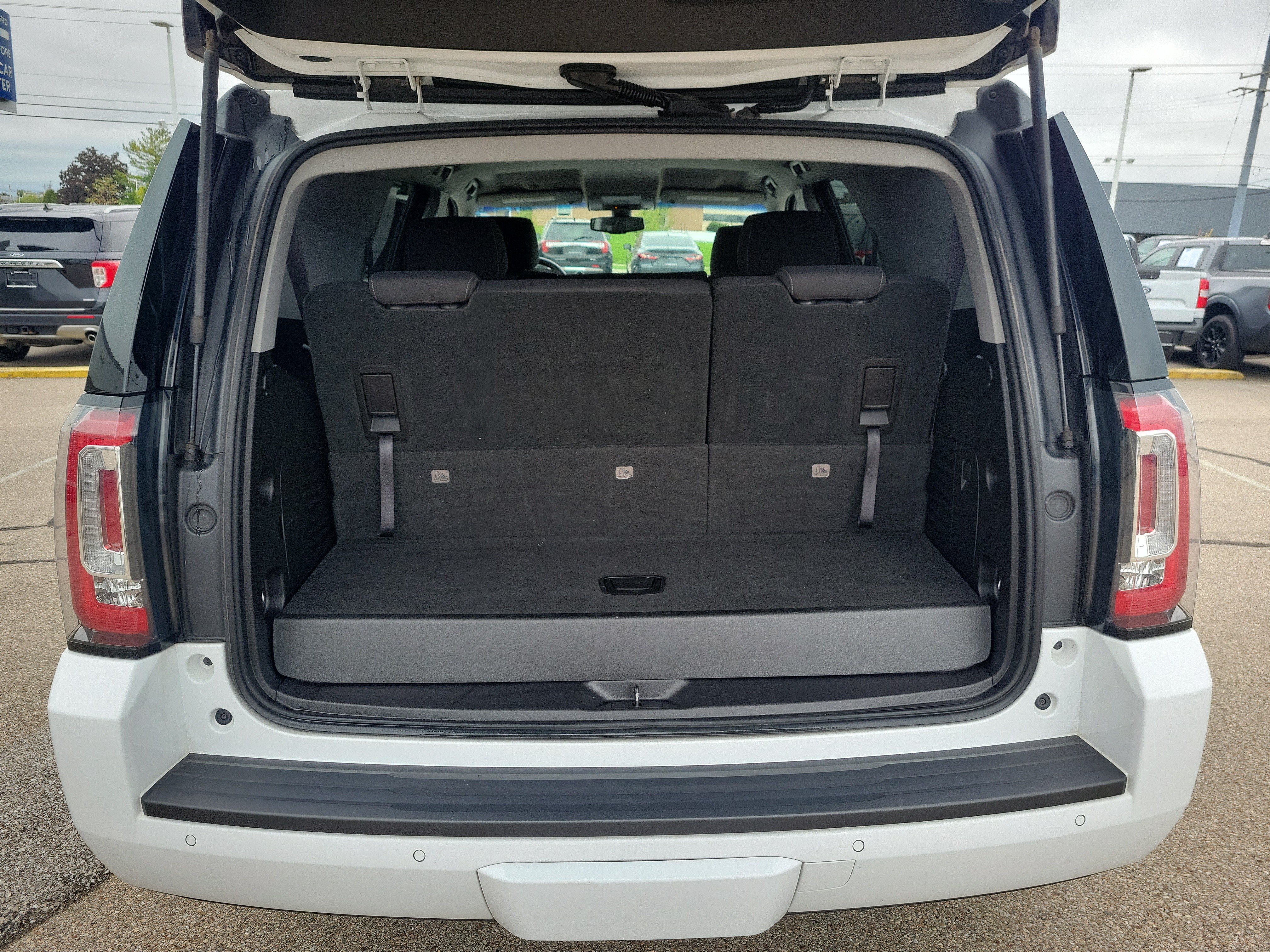 Used 2017 GMC Yukon SLE w/ HD Trailering Package AWD/4WD image 7