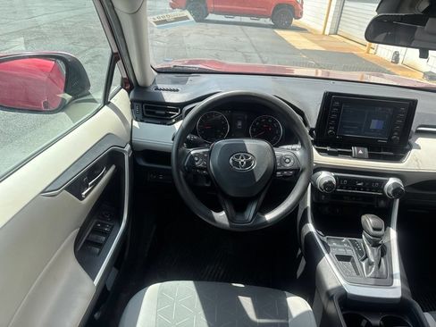 Used 2021 Toyota RAV4 XLE FWD image 2