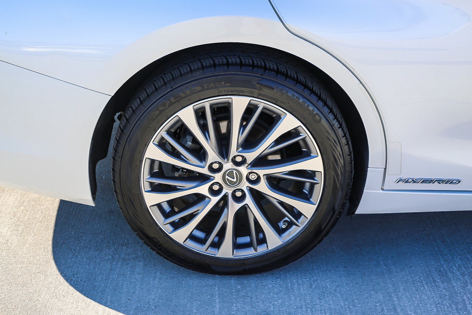Used 2020 Lexus ES 300h w/ Premium Package FWD image 11