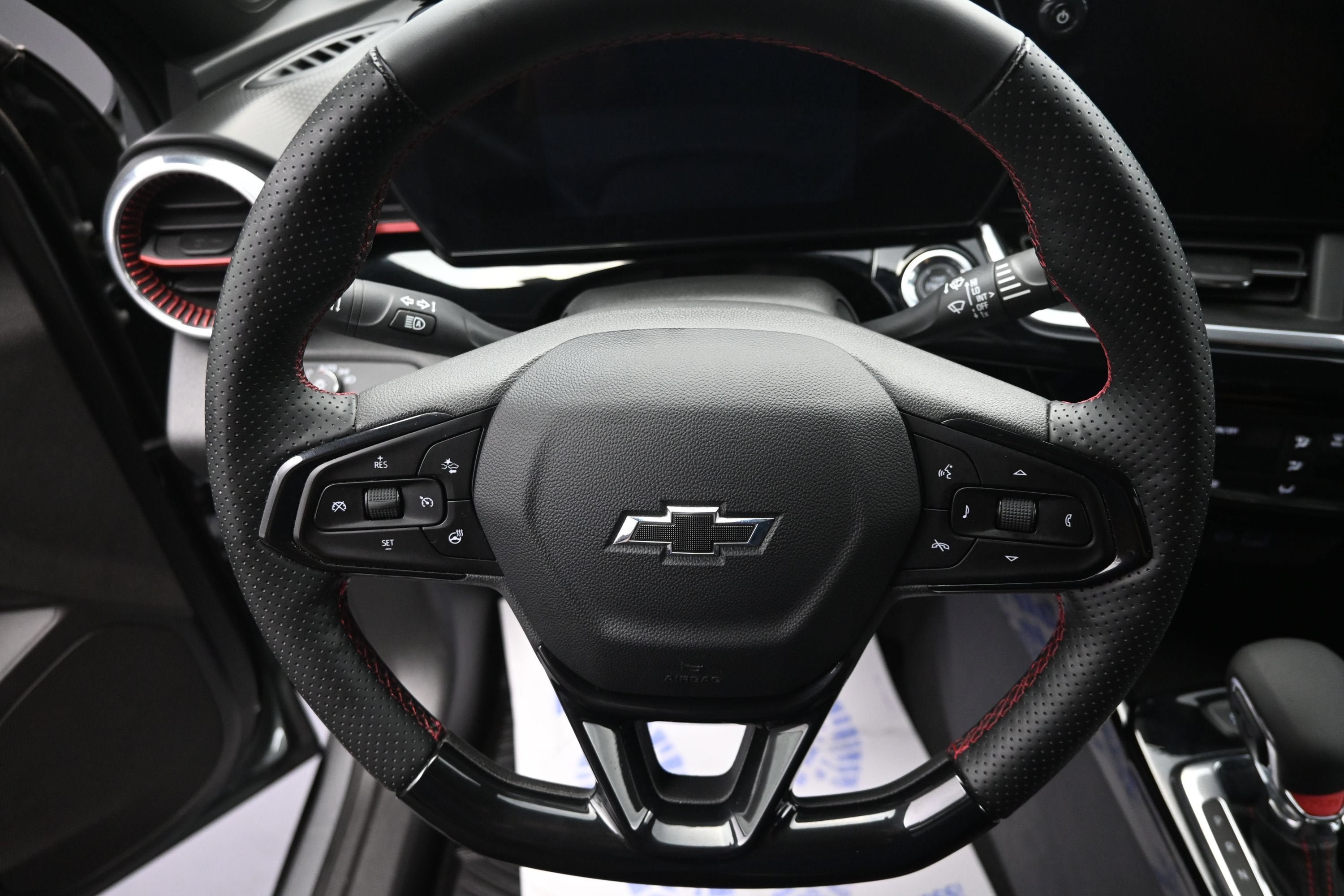 Used 2025 Chevrolet Trax RS w/ Driver Confidence Package FWD image 12