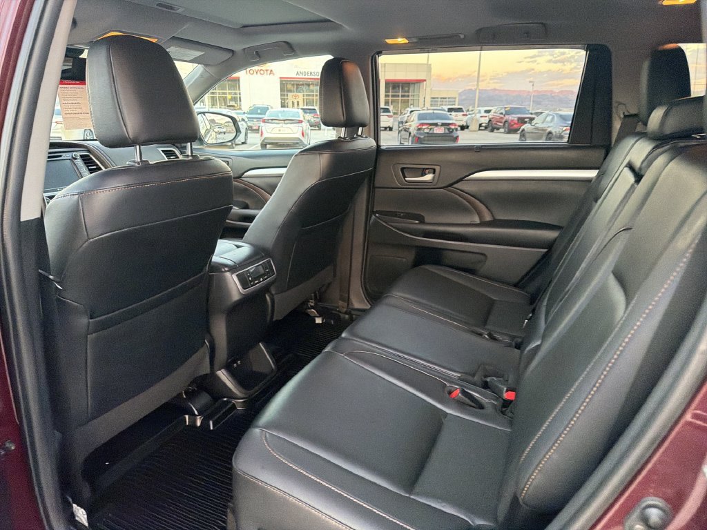Used 2019 Toyota Highlander XLE AWD/4WD image 29