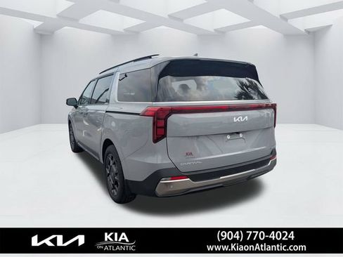 Used 2025 Kia Carnival SX FWD image 5