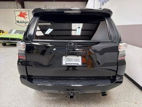 Used 2021 Toyota 4Runner SR5 Premium w/ Moonroof Package AWD/4WD image 8