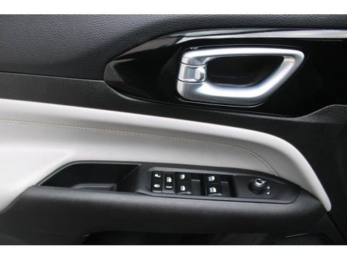 Used 2023 Jeep Compass Limited image 20