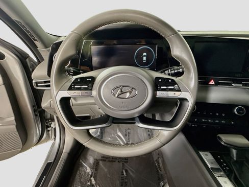 Used 2022 Hyundai Elantra SEL w/ Convenience Package FWD image 13