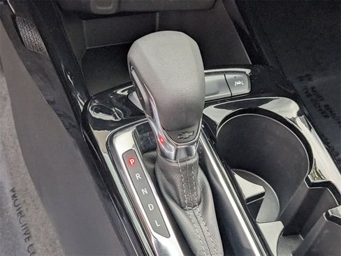 Used 2025 Chevrolet Trax LT w/ LT Convenience Package image 17