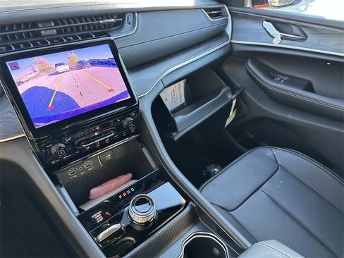 New 2025 Jeep Grand Cherokee L Limited image 18